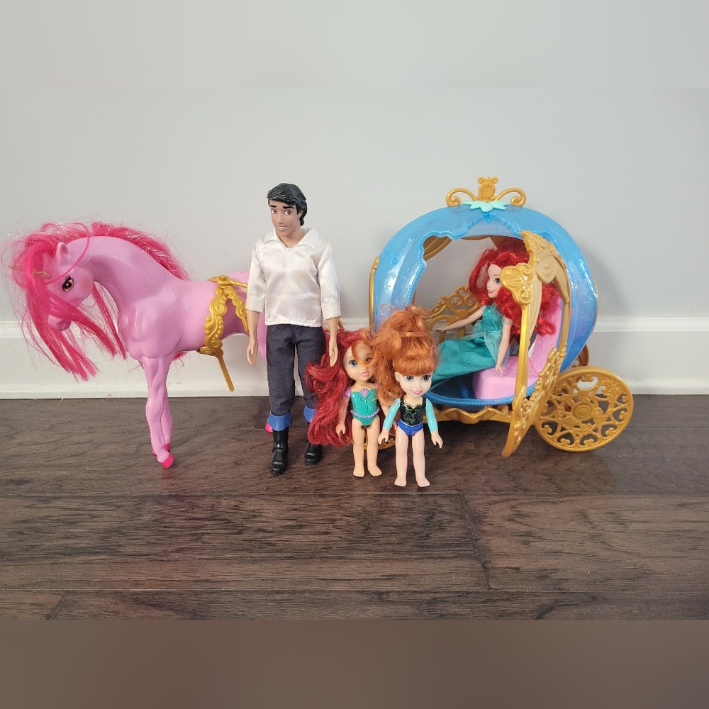 Disney Princess Doll Set with Pink Horse and Blue Carriage